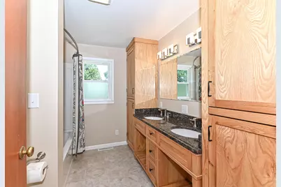 W156N8008  Pilgrim Rd, Menomonee Falls, WI 53051 - Photo 26
