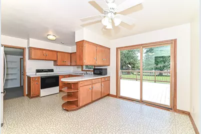 W156N8008  Pilgrim Rd, Menomonee Falls, WI 53051 - Photo 6