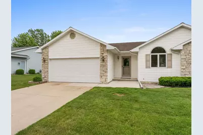 2312  Virginia Dr, Manitowoc, WI 54220 - Photo 2