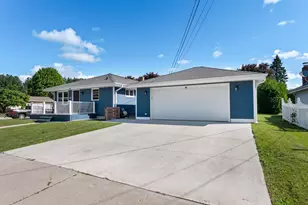 2142 Richmond Ave, Manitowoc, WI 54220 - Photo 4