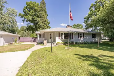 733 N Lapham St, Oconomowoc, WI 53066 - Photo 2