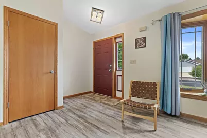 N49W14033  Brook Falls Dr, Menomonee Falls, WI 53051 - Photo 2