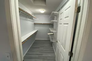 9275 S 51st St, Franklin, WI 53132 - Photo 14