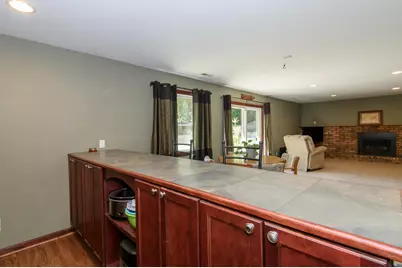 705  Fox Knoll Dr, Racine, WI 53185 - Photo 38