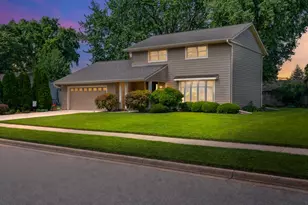 725 Hanson Ct, Onalaska, WI 54650 - Photo 1