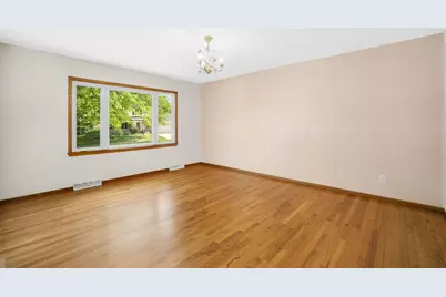 7565 S Lenox Ave, Oak Creek, WI 53154 - Photo 6