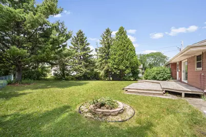 7565 S Lenox Ave, Oak Creek, WI 53154 - Photo 2