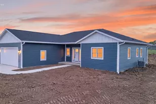 2906 Stonebrook Dr, Sheboygan, WI 53081 - Photo 2