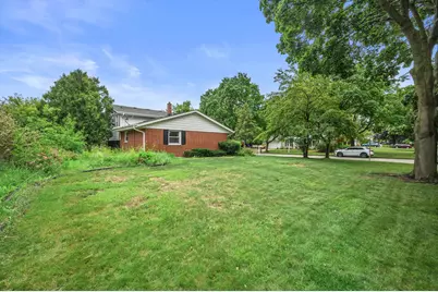 12130 W Chambers St, Wauwatosa, WI 53222 - Photo 32