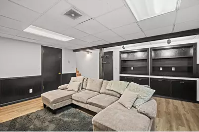12130 W Chambers St, Wauwatosa, WI 53222 - Photo 28