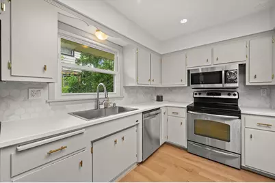 12130 W Chambers St, Wauwatosa, WI 53222 - Photo 14