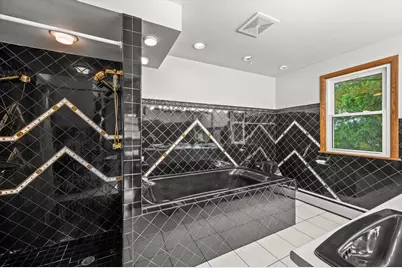 12130 W Chambers St, Wauwatosa, WI 53222 - Photo 22