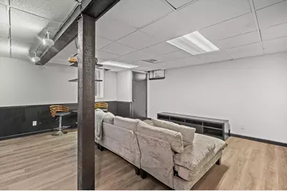 12130 W Chambers St, Wauwatosa, WI 53222 - Photo 30