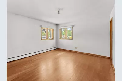 306  Fenway Ter, Manitowoc, WI 54220 - Photo 6
