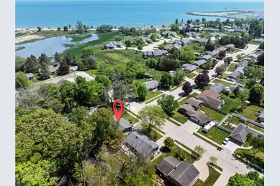 306  Fenway Ter, Manitowoc, WI 54220 - Photo 2