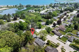 306 Fenway Terrace, Manitowoc, WI 54220 - Photo 2