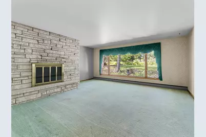 306  Fenway Ter, Manitowoc, WI 54220 - Photo 4