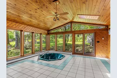 306  Fenway Ter, Manitowoc, WI 54220 - Photo 10