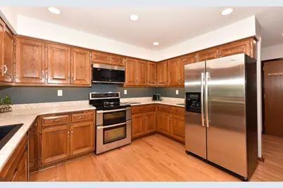 770  Oakwood Ln #C, Brookfield, WI 53045 - Photo 10