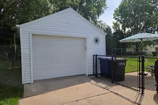 1117 Adams Ave, Oshkosh, WI 54902 - Photo 10