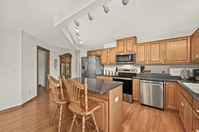 4581 S Quincy Ave, Milwaukee, WI 53207 - Photo 10