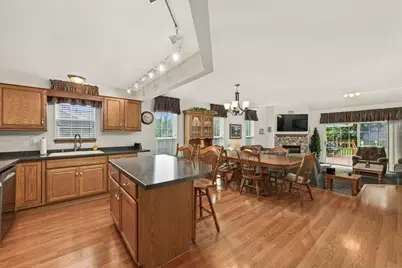 4581 S Quincy Ave, Milwaukee, WI 53207 - Photo 8