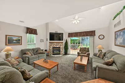 4581 S Quincy Ave, Milwaukee, WI 53207 - Photo 12