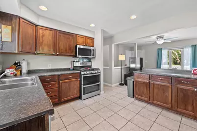 231 E Leonard St, Watertown, WI 53098 - Photo 4
