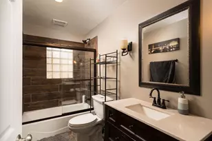 6434 N Willow Glen Ln, Glendale, WI 53209 - Photo 10