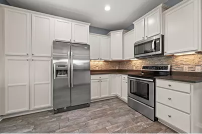 2005  Patrick Ln, Waukesha, WI 53188 - Photo 6