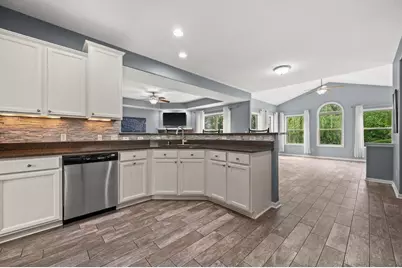 2005  Patrick Ln, Waukesha, WI 53188 - Photo 4