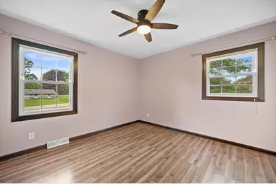 W284N6506  Hawthorne Rd, Hartland, WI 53029 - Photo 22
