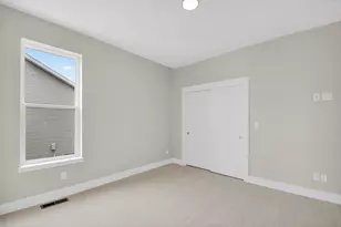 528 Kiddle Ln, Racine, WI 53182 - Photo 10