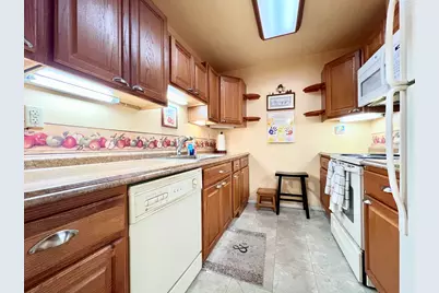 5165 S Root River Pkwy #3, Greenfield, WI 53228 - Photo 4