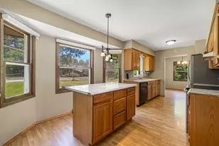 103 Debbie Ct, Waukesha, WI 53189 - Photo 4