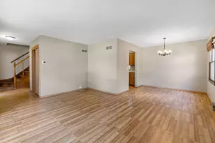 103 Debbie Ct, Waukesha, WI 53189 - Photo 8