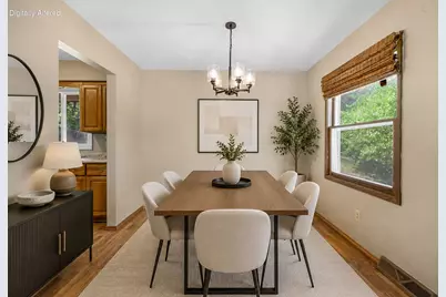 103  Debbie Ct, Waukesha, WI 53189 - Photo 6