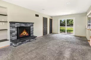 103 Debbie Ct, Waukesha, WI 53189 - Photo 2
