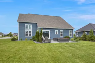 35233 Walleye Ct, Summit, WI 53066 - Photo 34
