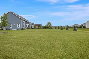 35233 Walleye Ct, Summit, WI 53066 - Photo 38