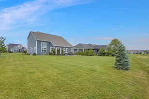35233 Walleye Ct, Summit, WI 53066 - Photo 36