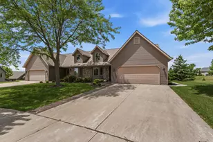 W203N16151 Pin Oak Cir, Jackson, WI 53037 - Photo 2