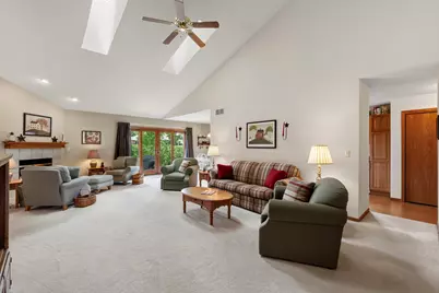 W203N16151  Pin Oak Cir, Jackson, WI 53037 - Photo 4
