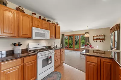 W203N16151  Pin Oak Cir, Jackson, WI 53037 - Photo 8