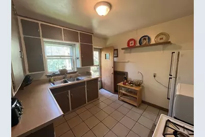 2027 N Cambridge Ave, Milwaukee, WI 53202 - Photo 6