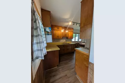 4059 S Alexander Ave, Saint Francis, WI 53235 - Photo 8