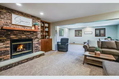5033  Brookfield Cir, Manitowoc, WI 54220 - Photo 18