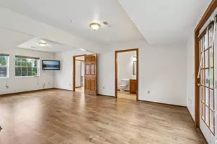325 Kristin Ct, Brookfield, WI 53045 - Photo 8