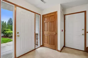 325 Kristin Ct, Brookfield, WI 53045 - Photo 6