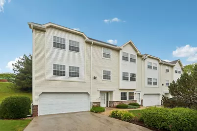 325  Kristin Ct, Brookfield, WI 53045 - Photo 2